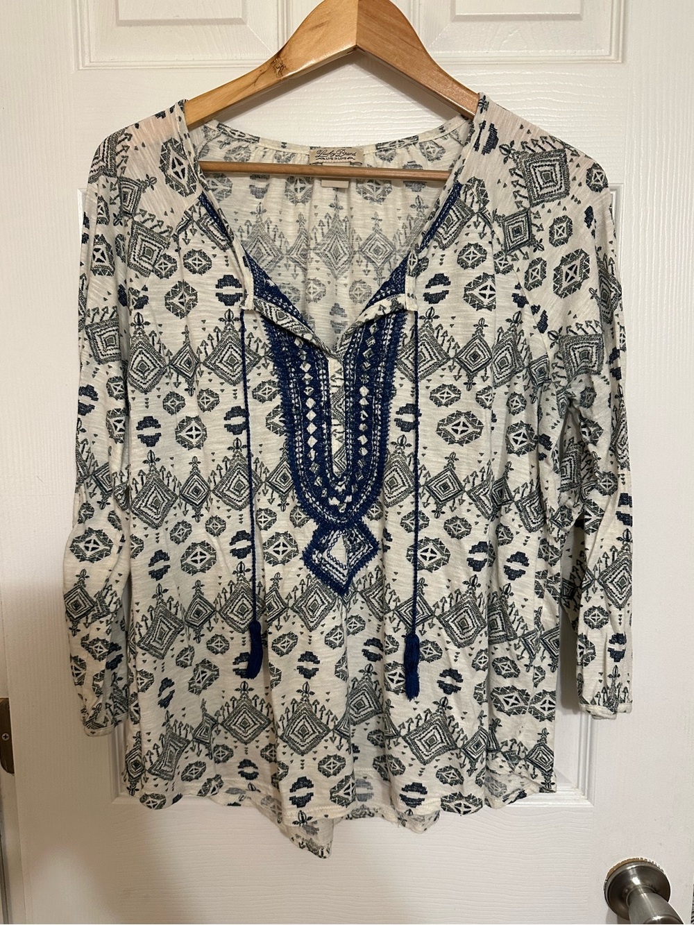 Lucky Brand Women’s Embroidered V-Neck Blouse L White Blue Boho Peasant Western